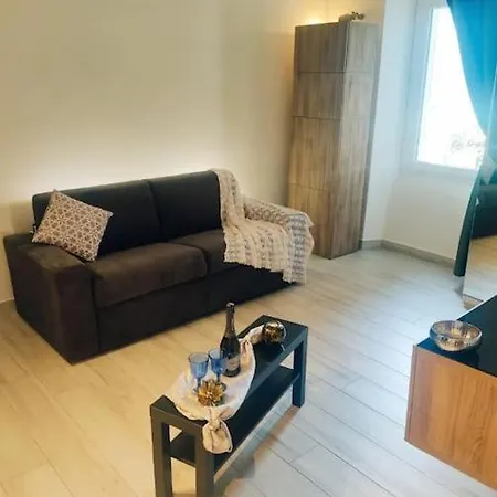 Lägenhet Antico Borgo Di Bellano
